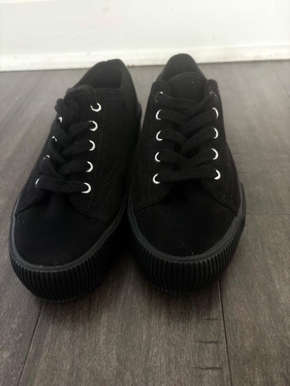 Divided Black Low-Top Canvas Lace-Up Sneakers